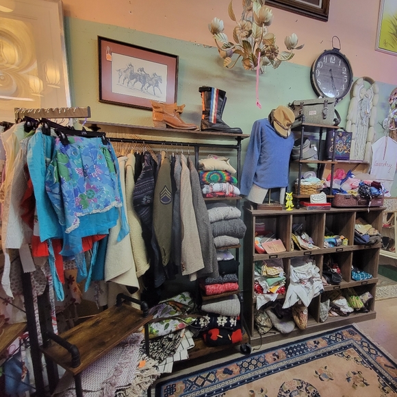 Meet your Posher, Jenn - Picture 8 of 16